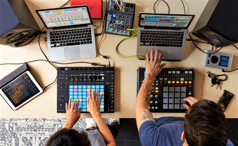 MUSIQUE ASSISTÉE PAR ORDINATEUR ( M.A.O.)