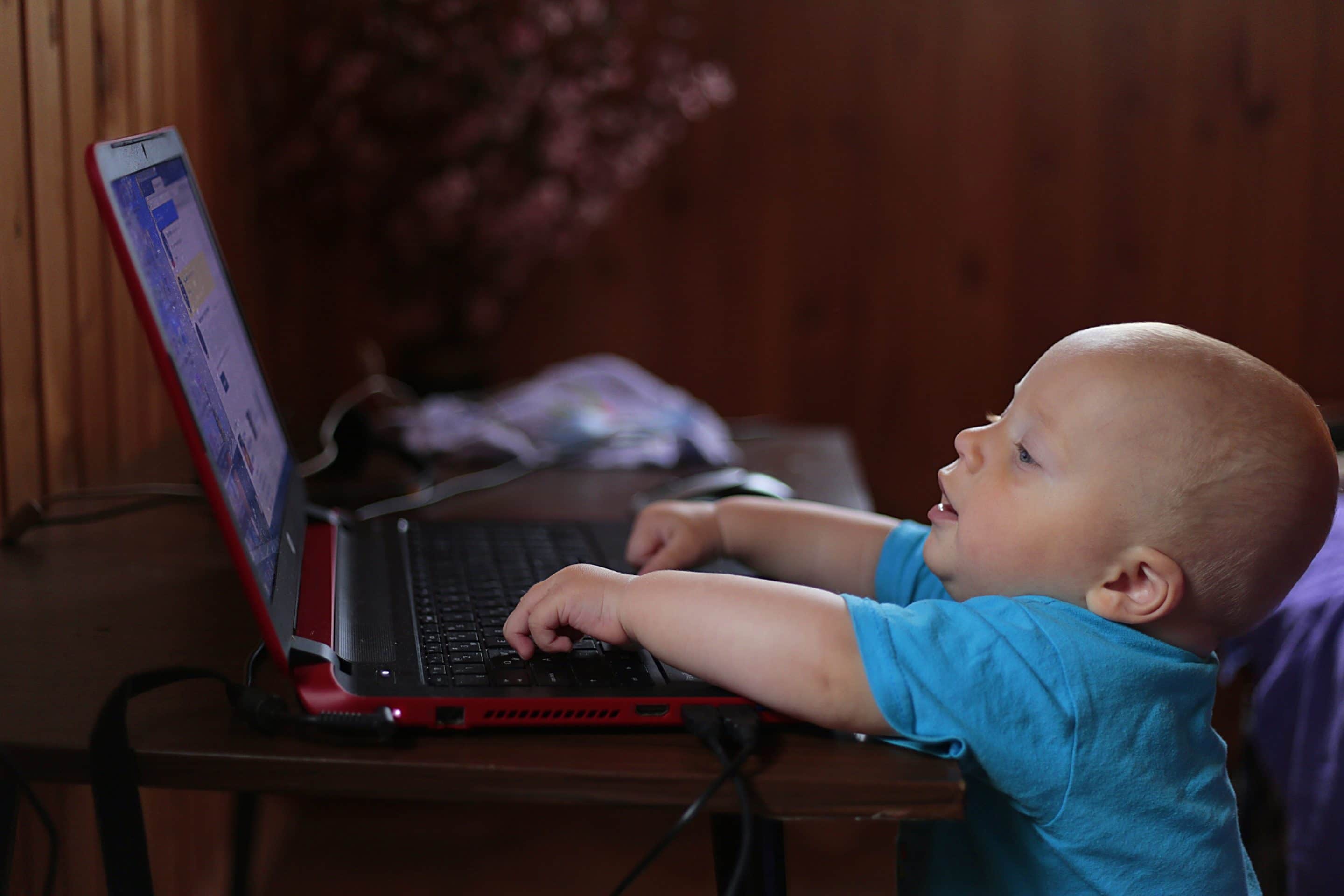 pexels-pixabay-159533 ATELIER enfant ordinateur